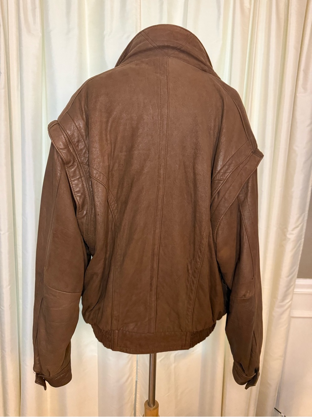 Men's Brown Leather Bomber Jacket - Rugged Quilted Panel Design - Picture 8 of 15